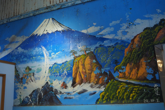 ペンキ絵は銭湯絵師・早川利光さんの作品。